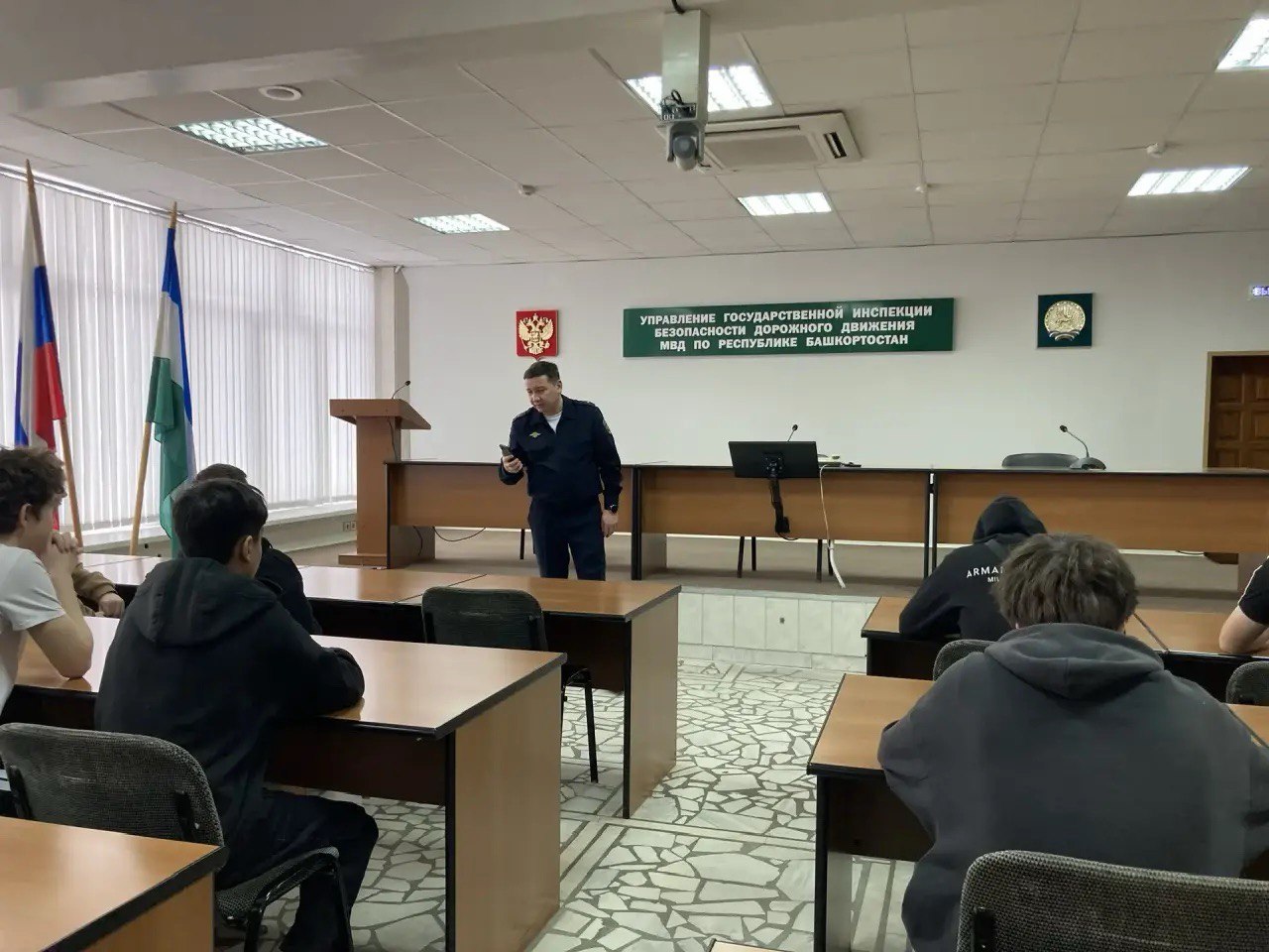 Студенческий десант в ГИБДД: экскурсия в мир дорожной безопасности