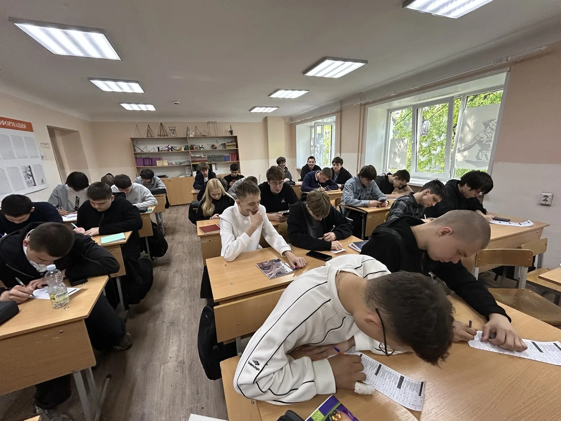 В период экзаменов в колледже проходит психологическое тестирование студентов
